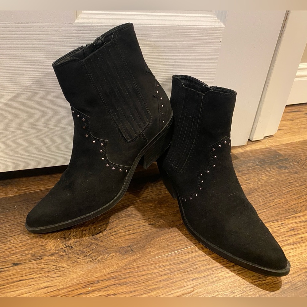 Women’s No Boundaries Black Boots Size 7